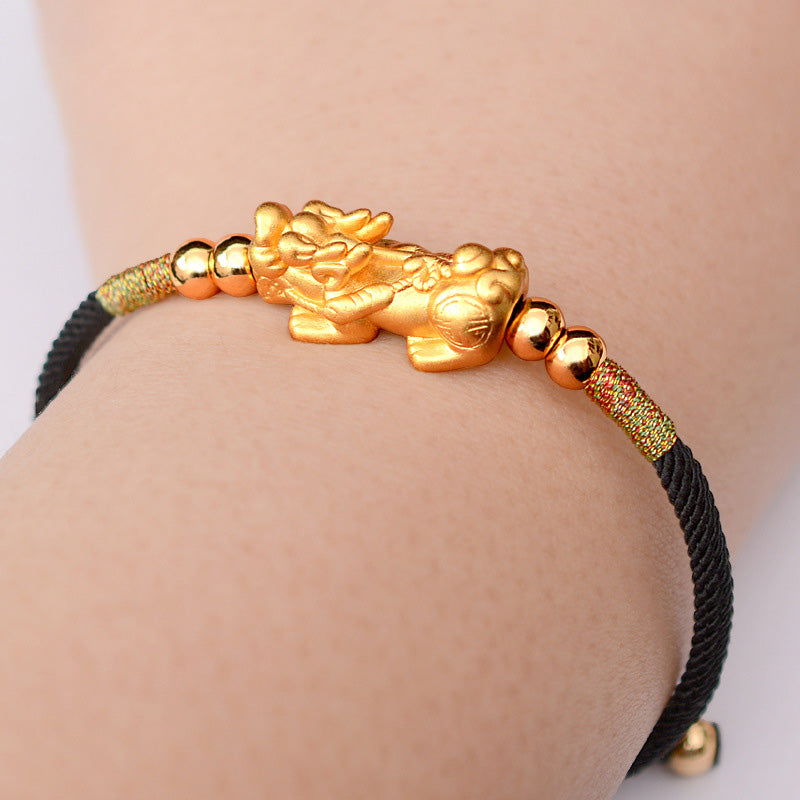 Bracelet Pixiu Luck en Fil Rouge ou Noir & Plaqué Or 24 Carats | Abondance & Protection Symbolique