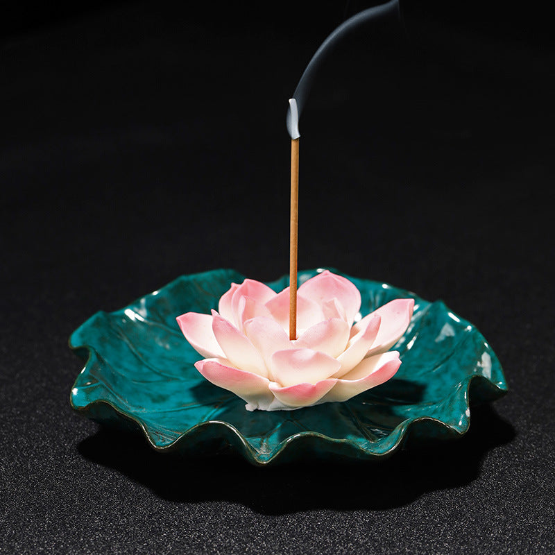 Porte-Encens en Céramique Fleur de Lotus – Rose & Feuille Verte (11 cm)