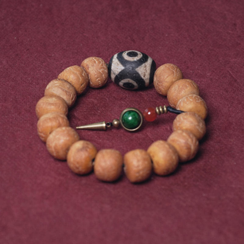 Bracelet Mala Bodhi 14 mm et Perles Dzi Artisanales La force symbolique des graines sacrées