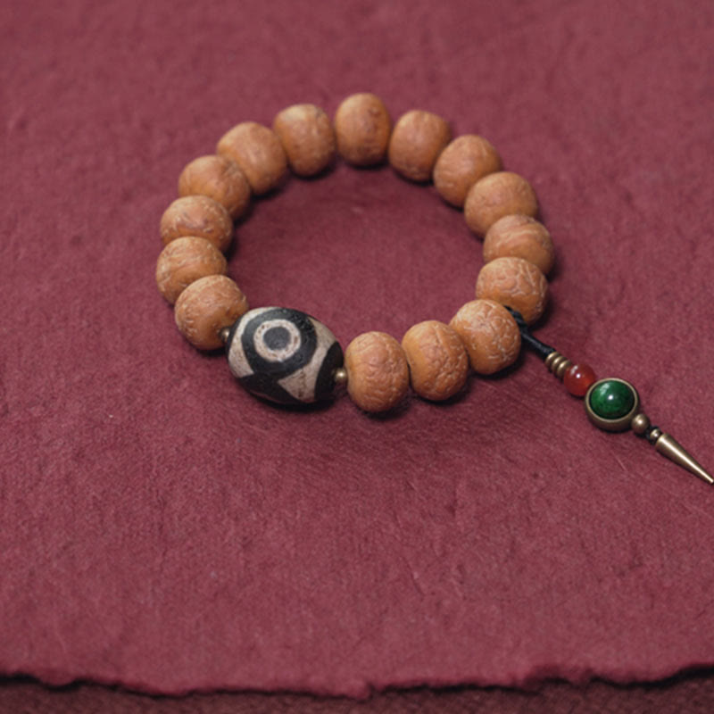 Bracelet Mala Bodhi 14 mm et Perles Dzi Artisanales La force symbolique des graines sacrées
