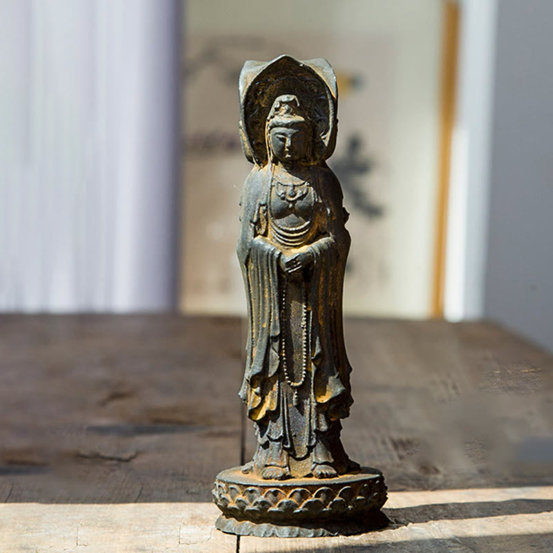 Statue de Buddha Stones en résine coulée à trois côtés Kwan Yin Avalokitesvara en poudre de fer et rouille Décoration de bureau