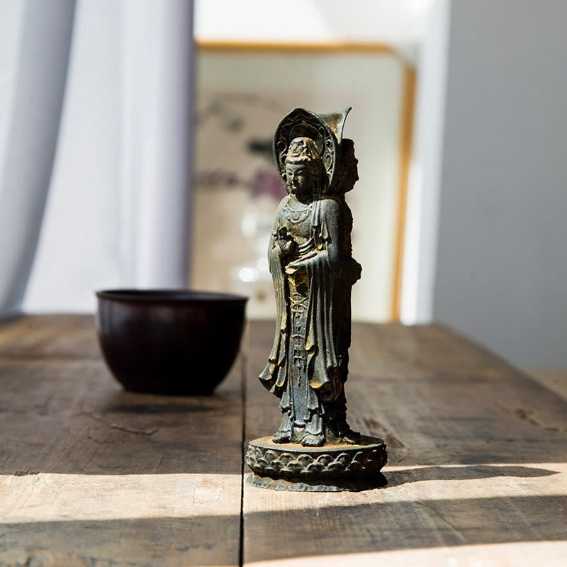 Statue de Buddha Stones en résine coulée à trois côtés Kwan Yin Avalokitesvara en poudre de fer et rouille Décoration de bureau