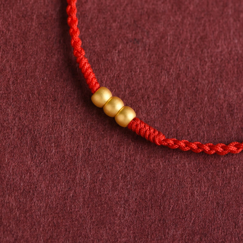 Mini-Bracelet Fil Rouge en Or 999 avec Trois Perles Porte-Bonheur