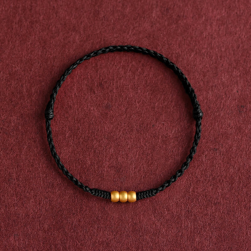 Mini-Bracelet Fil Rouge en Or 999 avec Trois Perles Porte-Bonheur