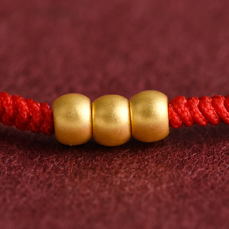 Mini-Bracelet Fil Rouge en Or 999 avec Trois Perles Porte-Bonheur