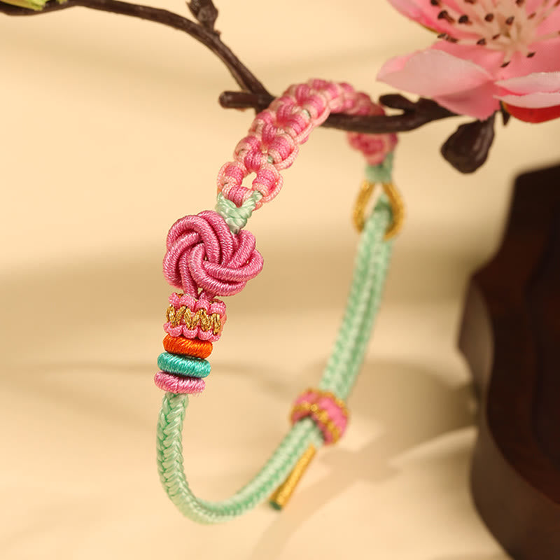 Bracelet Fil Rouge Fleur de Pêcher Tressé (Nœud Symbolique)