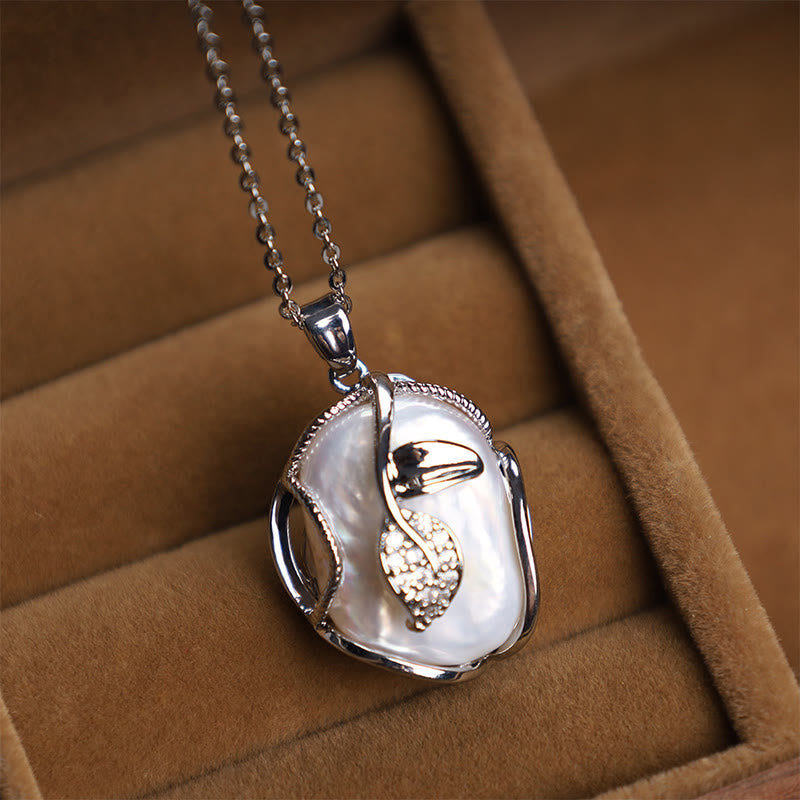 Collier de Perles Baroques avec Pendentif Fleur en Cuivre Plaqué Or 18 Carats