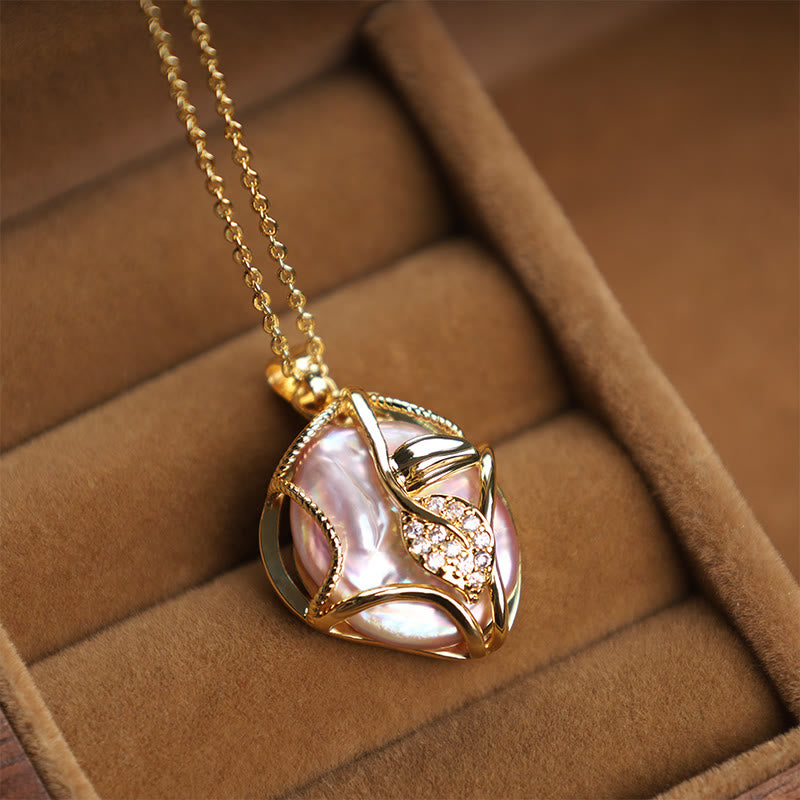 Collier de Perles Baroques avec Pendentif Fleur en Cuivre Plaqué Or 18 Carats