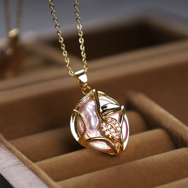 Collier de Perles Baroques avec Pendentif Fleur en Cuivre Plaqué Or 18 Carats