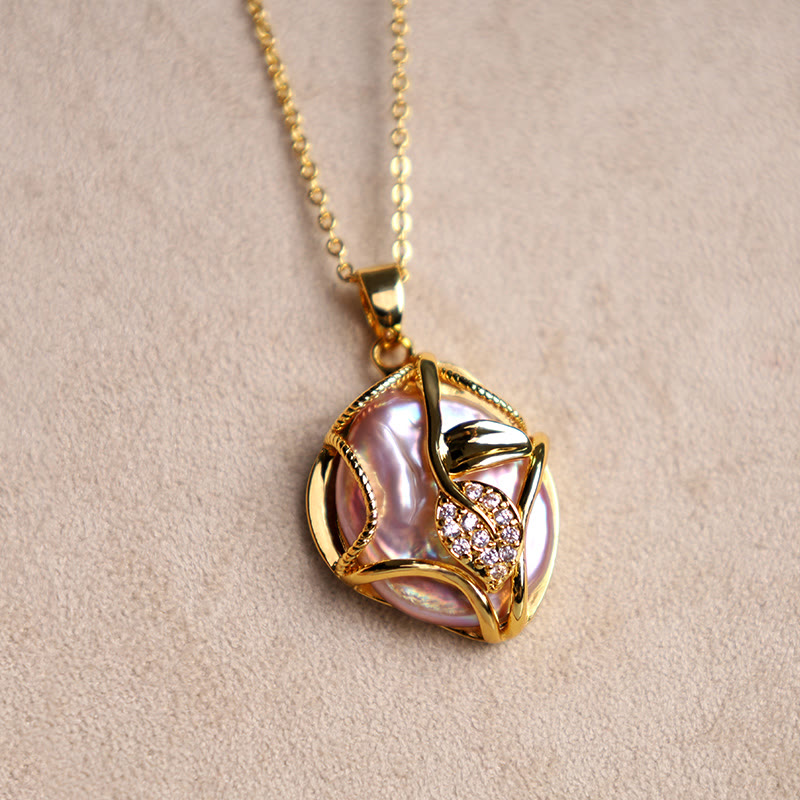 Collier de Perles Baroques avec Pendentif Fleur en Cuivre Plaqué Or 18 Carats