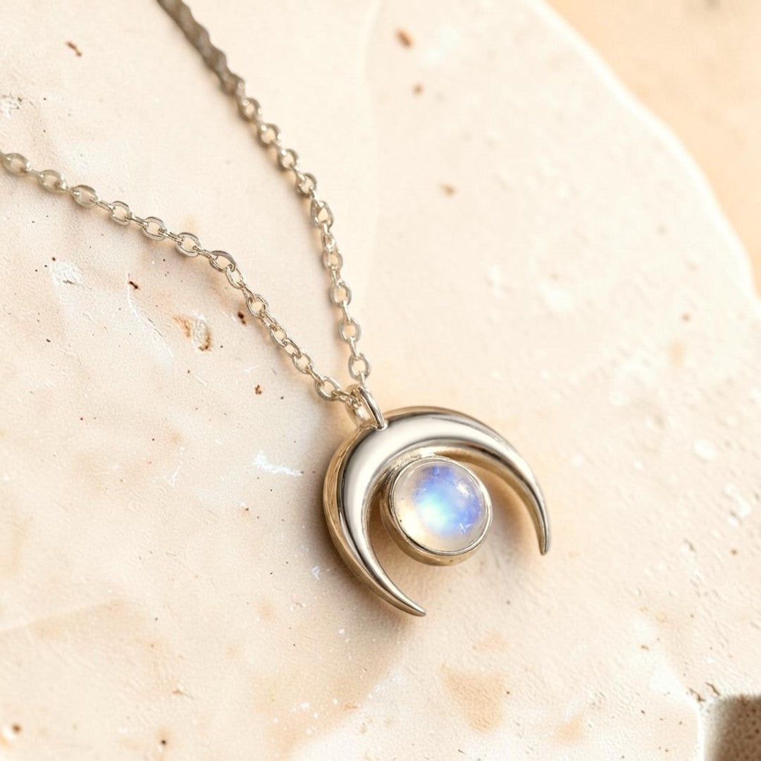 Collier Croissant de Lune en Pierre de Lune