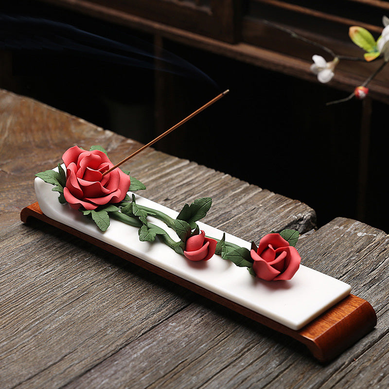 Porte-Encens en Céramique Roses Sculptées – Élégance Florale (30 cm)
