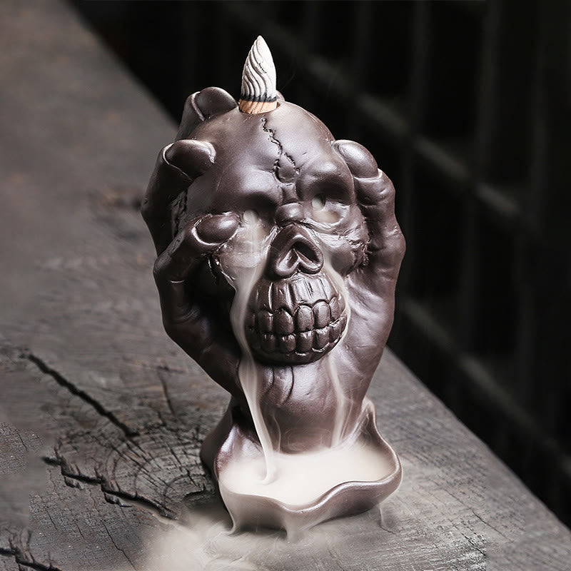 Brûleur d'encens spirituel en argile violette avec tête de mort et main fantôme en Buddha Stones