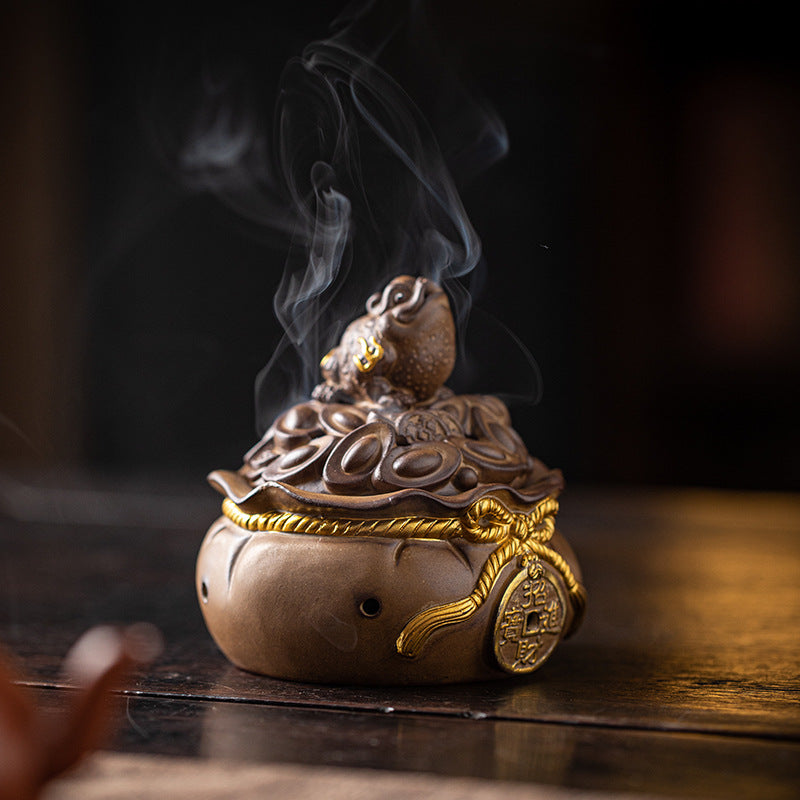 Brûleur d’Encens Sac de Fortune & Crapaud Doré – Symbole de Prospérité