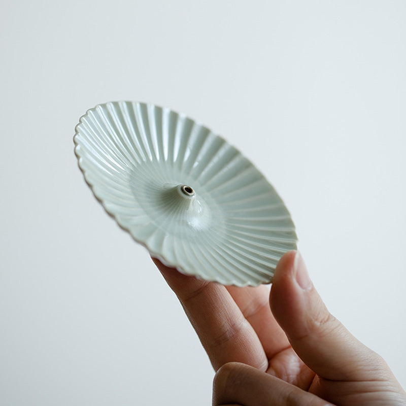 Porte-Encens en Céramique Style Song – Motif Plissé Élégant (8,7 cm)
