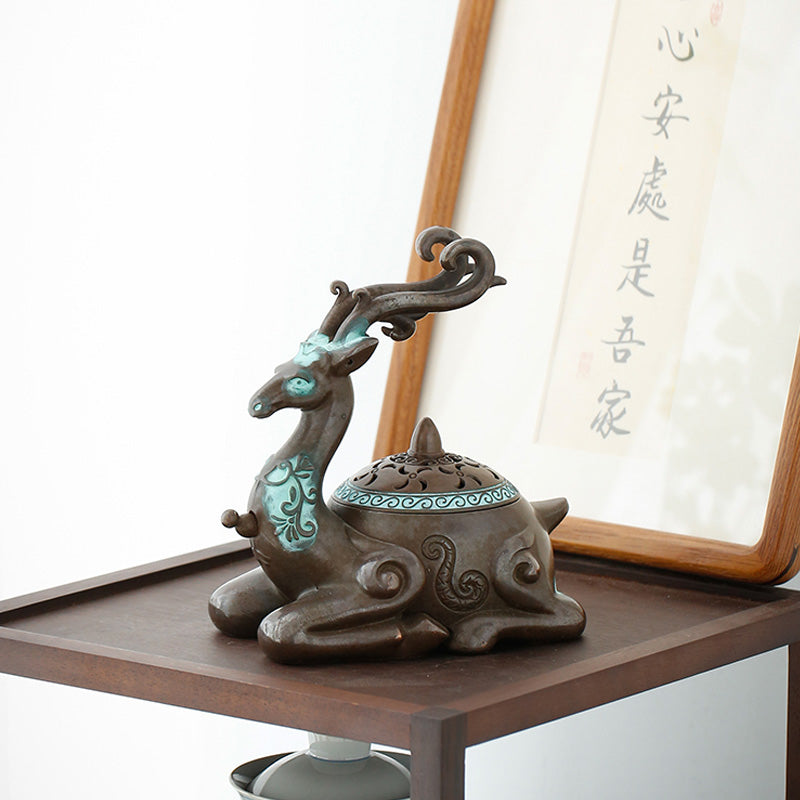 Brûleur d’Encens Cerf Oriental – Céramique Sculptée Bicolore