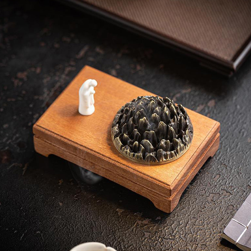 Brûleur d’Encens Montagne Zen avec Moine – Base en Bois Naturel