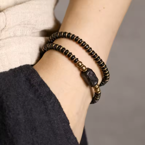Bracelet Cuivre & Bois Noir Sculpté – Accessoire Unisexe Élégant