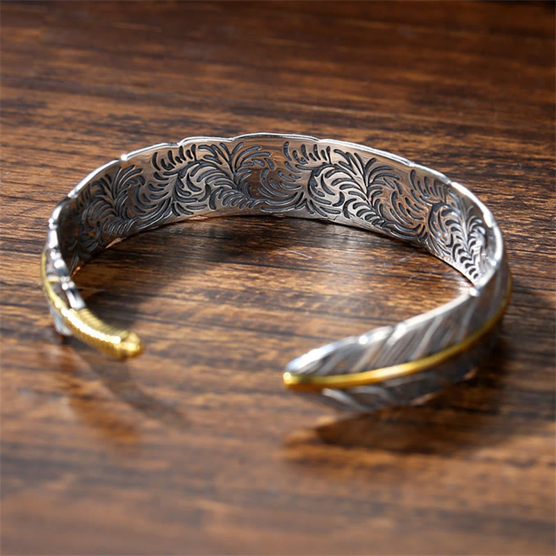 Bracelet Manchette en Cuivre Sculpté, Motif Plumes Ajustable