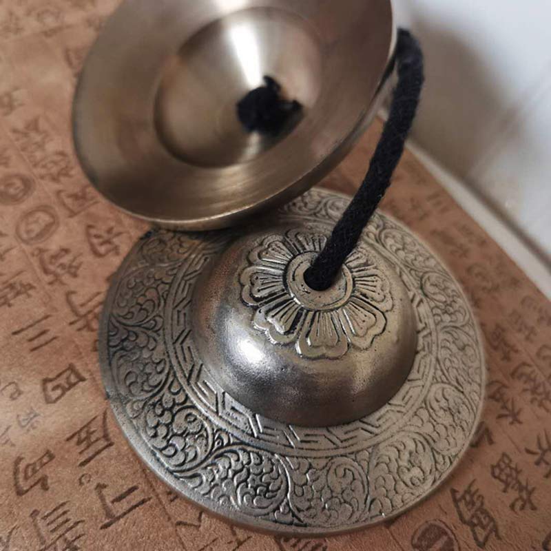 Cloches Tingsha en Cuivre – Cymbales Tibétaines de Méditation avec Mantra “Om Mani Padme Hum”