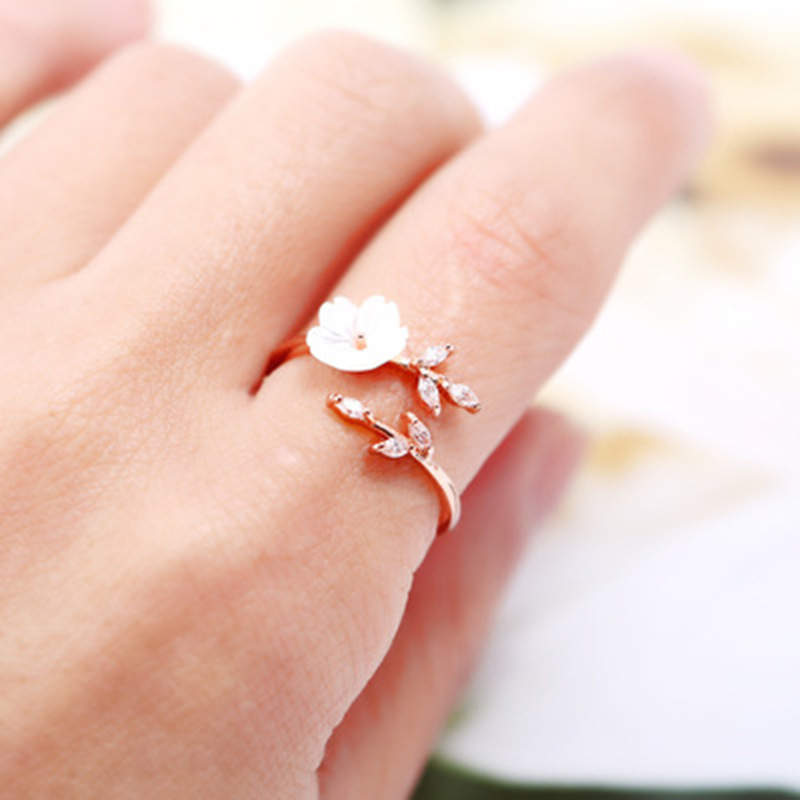 Bague Porte-Bonheur Unisexe en Cuivre – Motif Feuille de Prunier (Ajustable)
