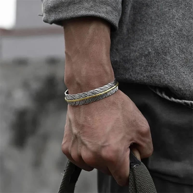 Bracelet Manchette en Cuivre Sculpté, Motif Plumes Ajustable