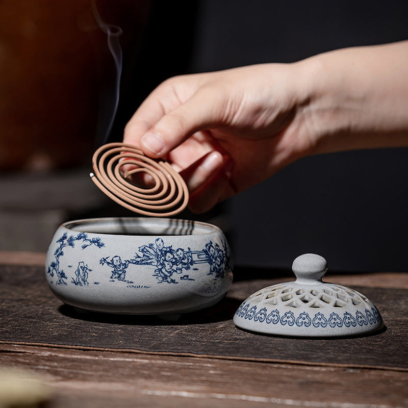 Brûleur d’Encens en Porcelaine Bleu & Blanc – Motifs Paysagers Traditionnels