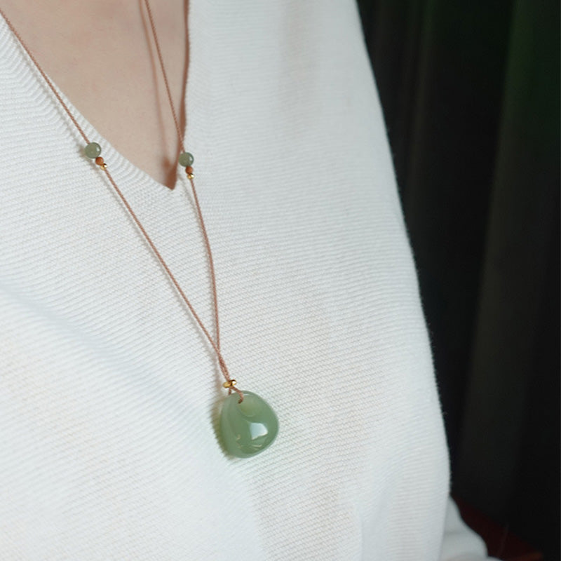 Collier Pendentif en Jade Naturel