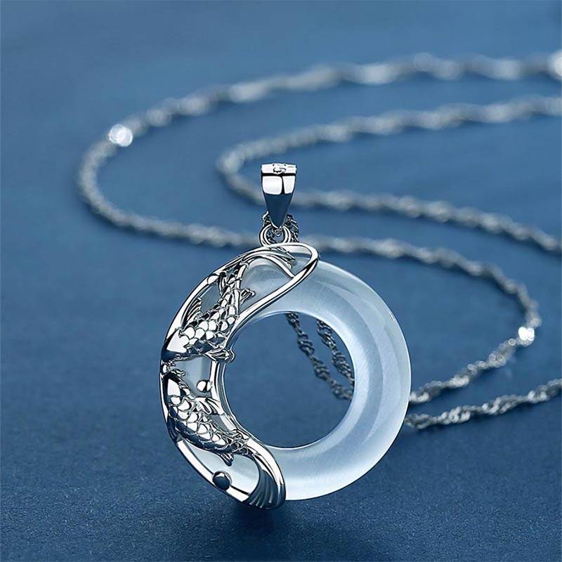 Collier Porte-Bonheur Unisexe en Jade Blanc Naturel – Pendentif Carpe Koï – 40 cm