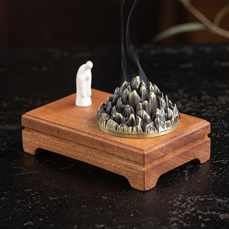 Brûleur d’Encens Montagne Zen avec Moine – Base en Bois Naturel