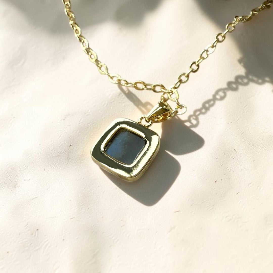 Pendentif Bouclier de Lumière en Labradorite