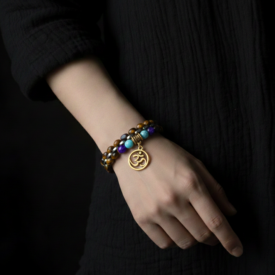 Bracelet Chakra Homme Œil de Tigre avec Symbole Bouddhiste Aum Doré