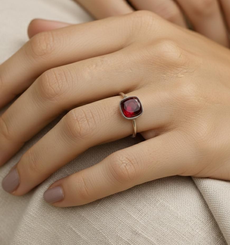 Bague Carré Passion en Grenat Naturel & Argent Sterling 925 Ajustable
