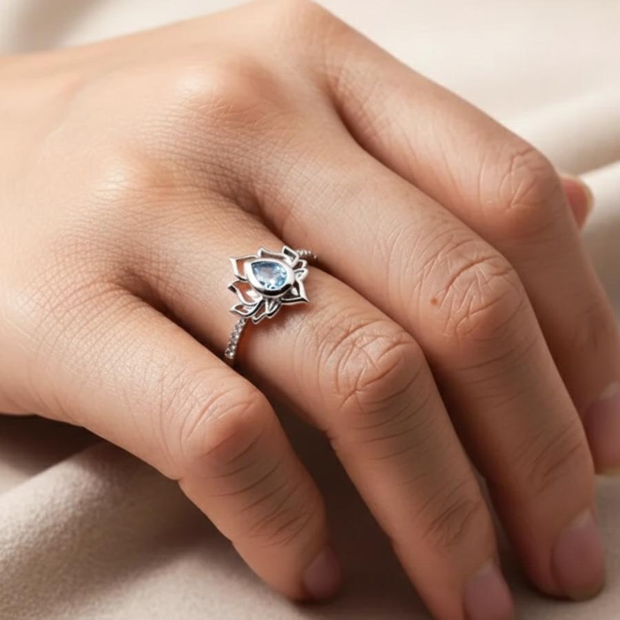 Bague Éveil de Lotus en Zircon Bleu & Métal Finition Argent