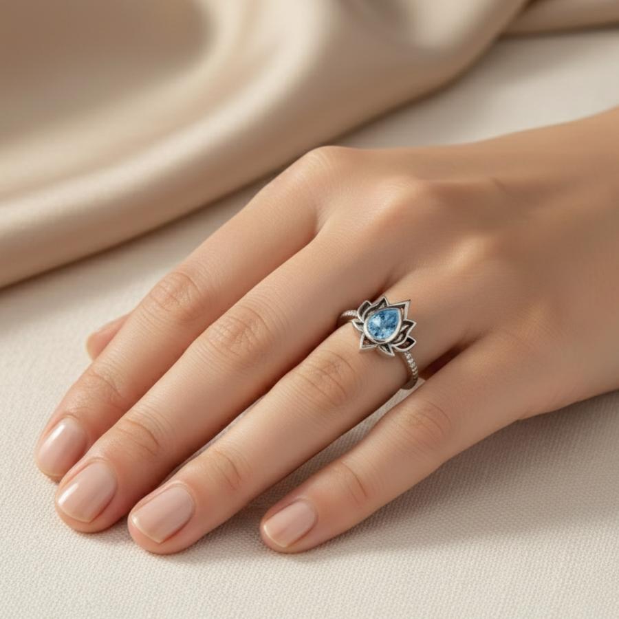 Bague Éveil de Lotus en Zircon Bleu & Métal Finition Argent