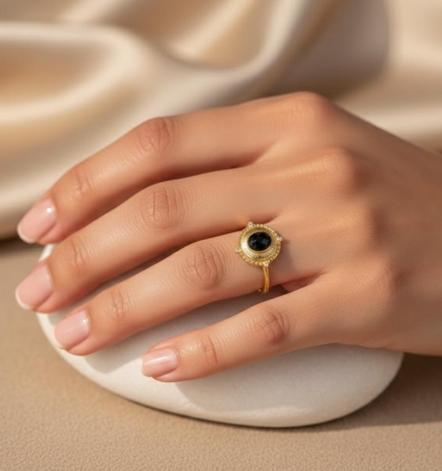 Bague Noir Magnétique en Spinelle Noir & Plaqué Or