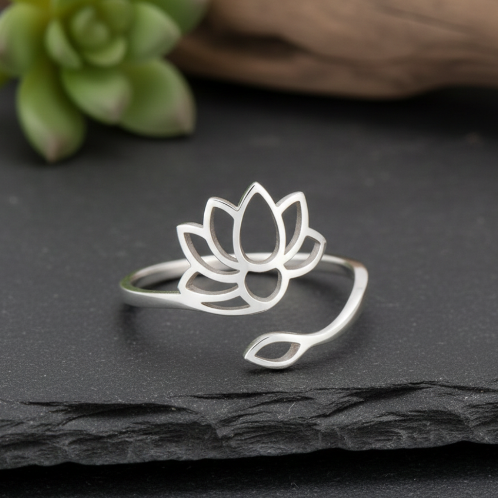 Bague Lotus Sacré Réglable – Symbole d’Élévation & Sérénité