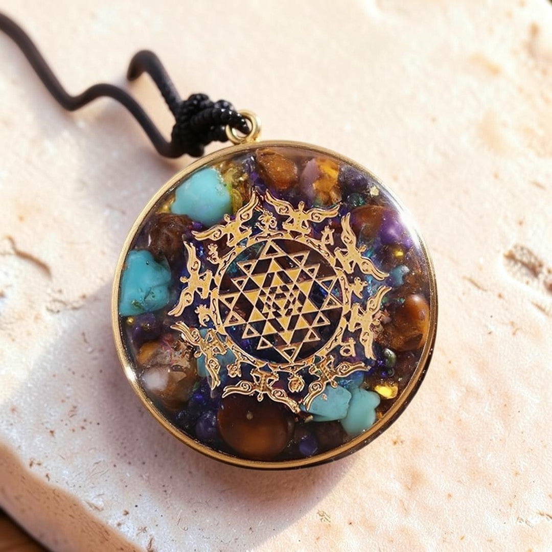 Pendentif Orgonite Sri Yantra en Turquoise & Oeil de Tigre