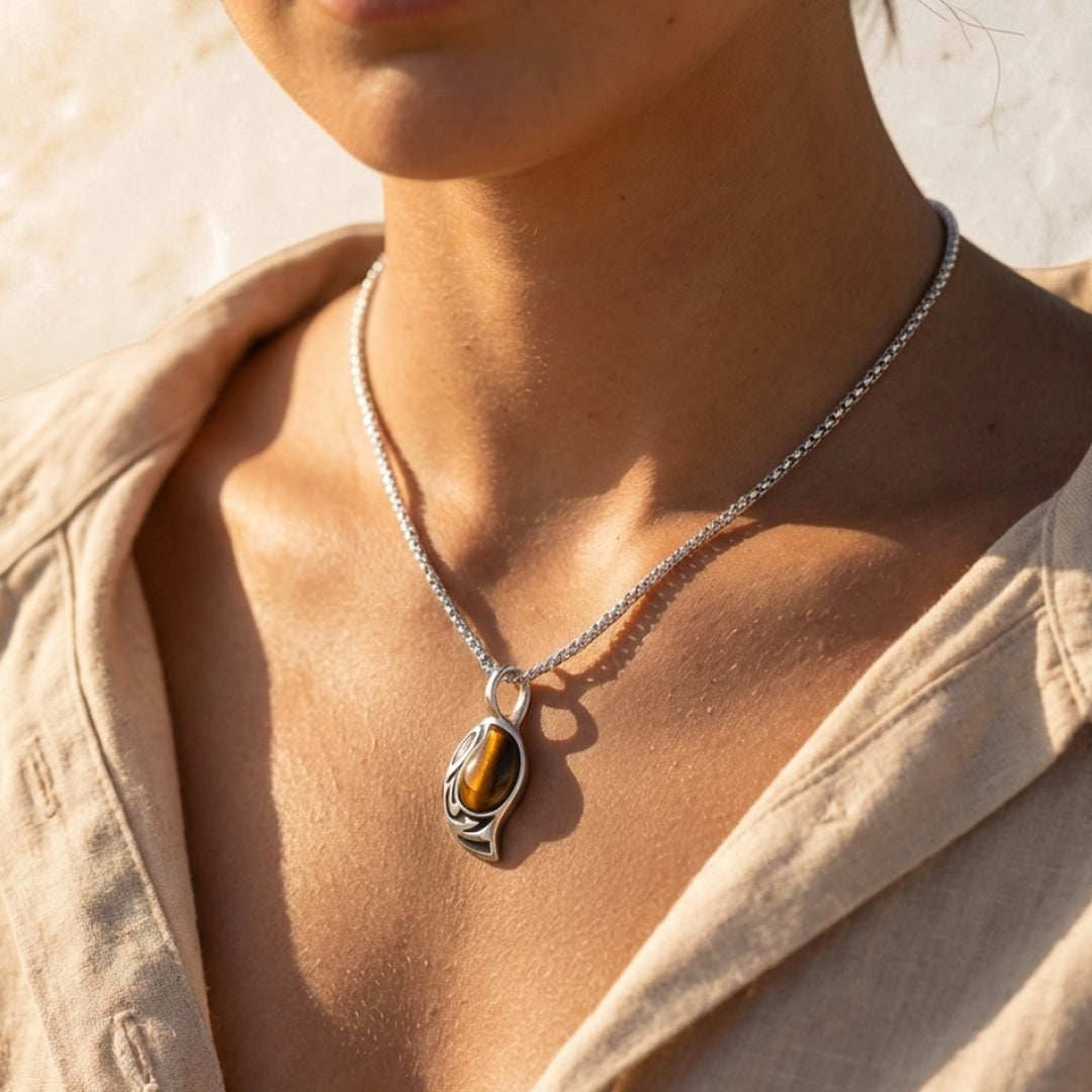 Pendentif Bouclier Tribal en Oeil de Tigre