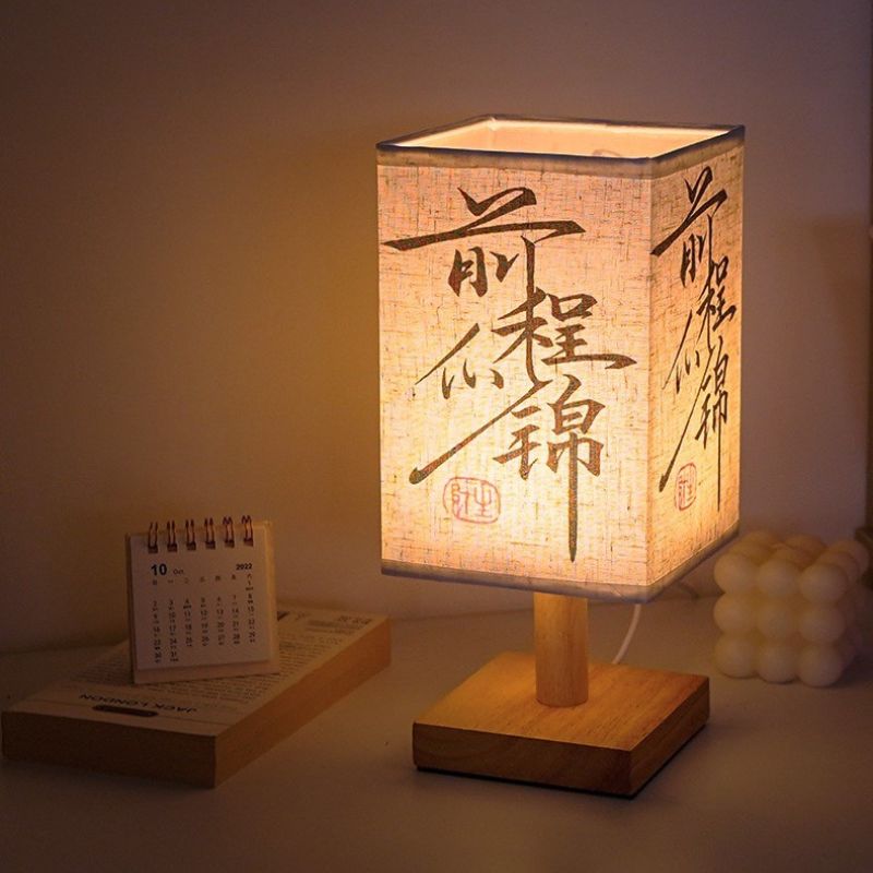 Lampe de Bureau Calligraphie Chinoise – Lumière Zen & Ambiance Poétique