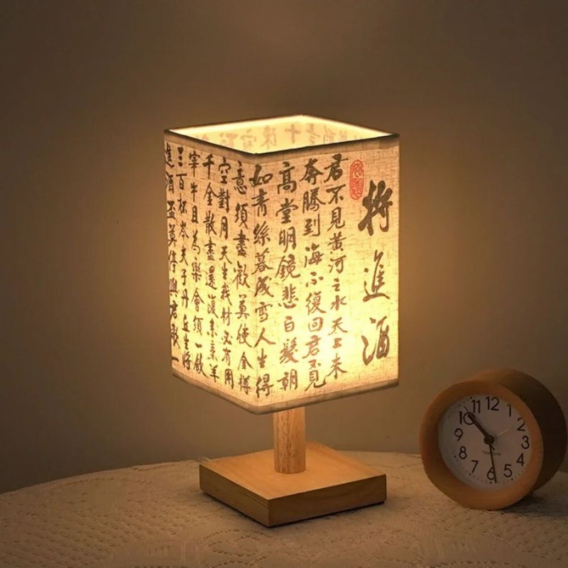 Lampe de Bureau Calligraphie Chinoise – Lumière Zen & Ambiance Poétique