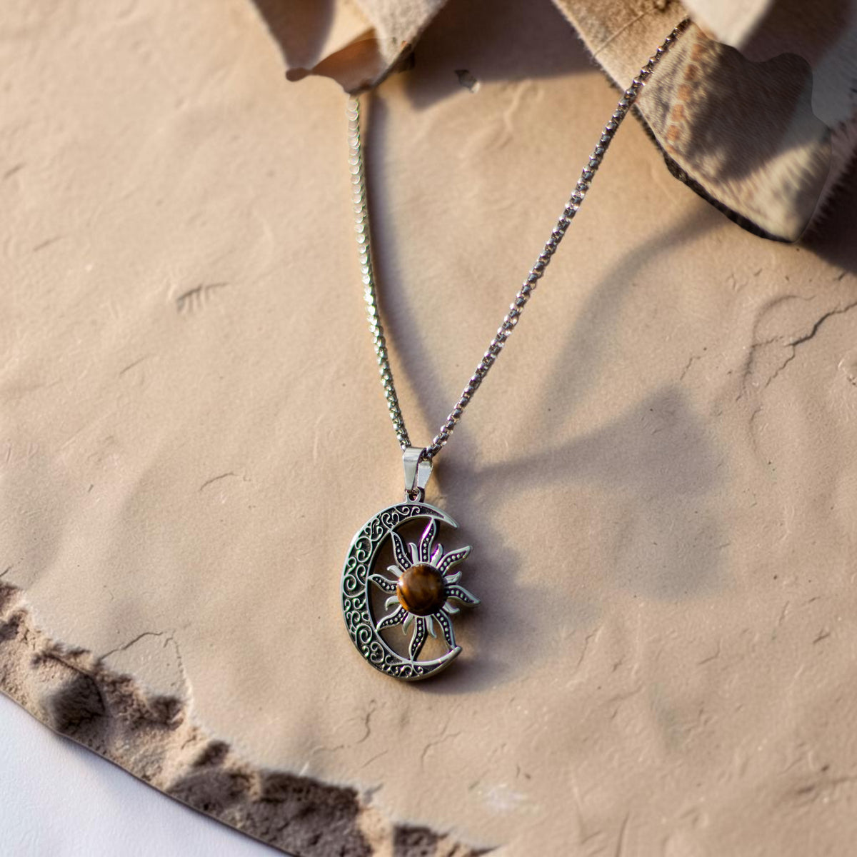 Pendentif Équilibre Cosmique Lune-Soleil en Oeil de Tigre