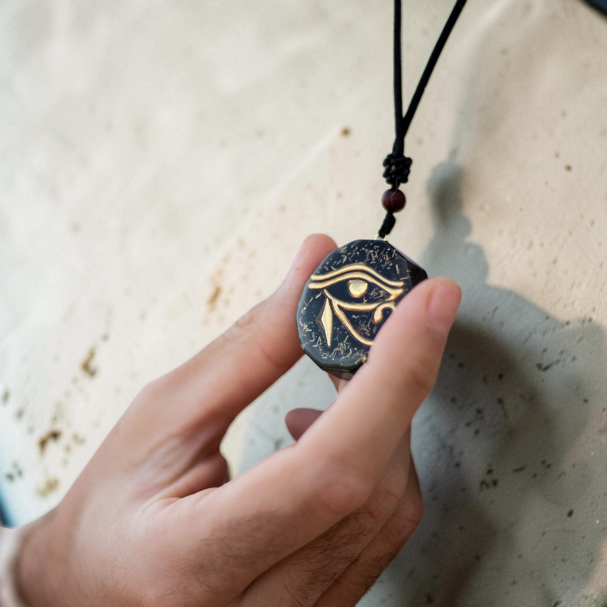 Pendentif Orgonite Oeil d'Horus en Pierres Naturelles