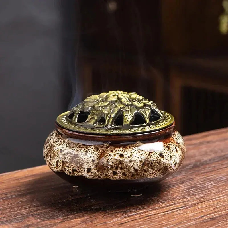 Brûleur d’Encens en Céramique Bouddhiste, Sérénité & Élégance