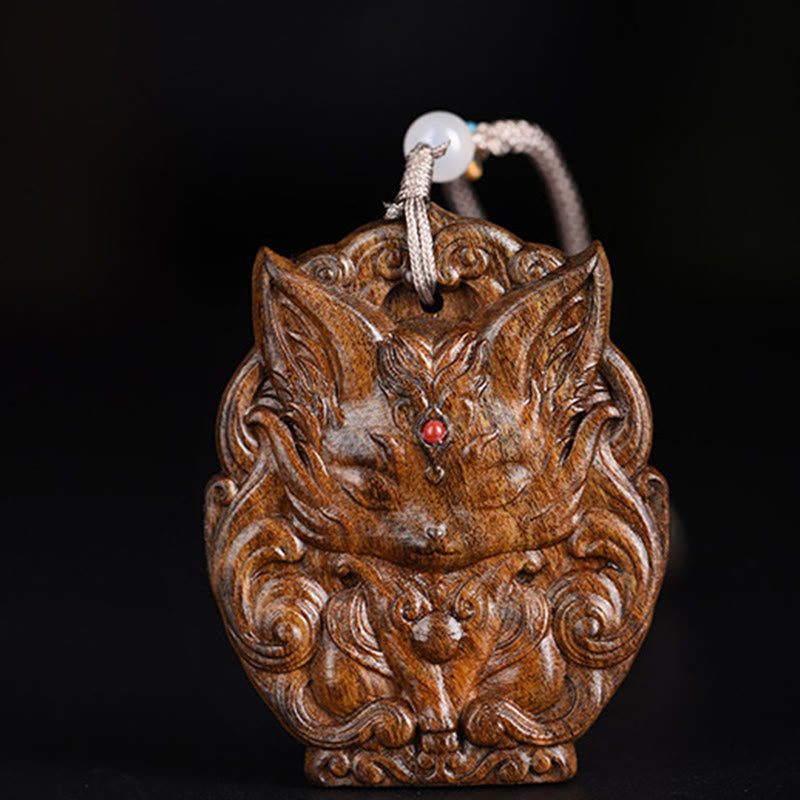 Collier Symbolique Renard à Neuf Queues en Bois d’Agar Naturel