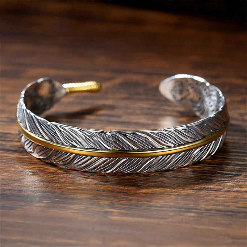 Bracelet Manchette en Cuivre Sculpté, Motif Plumes Ajustable