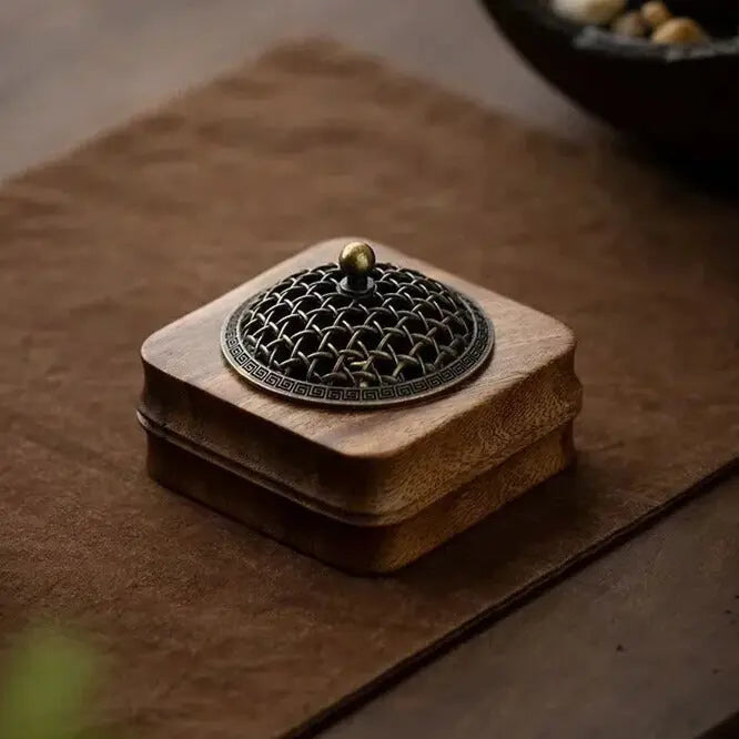 Brûleur d’Encens en Bois Massif et Laiton, Motif Tradition Zen