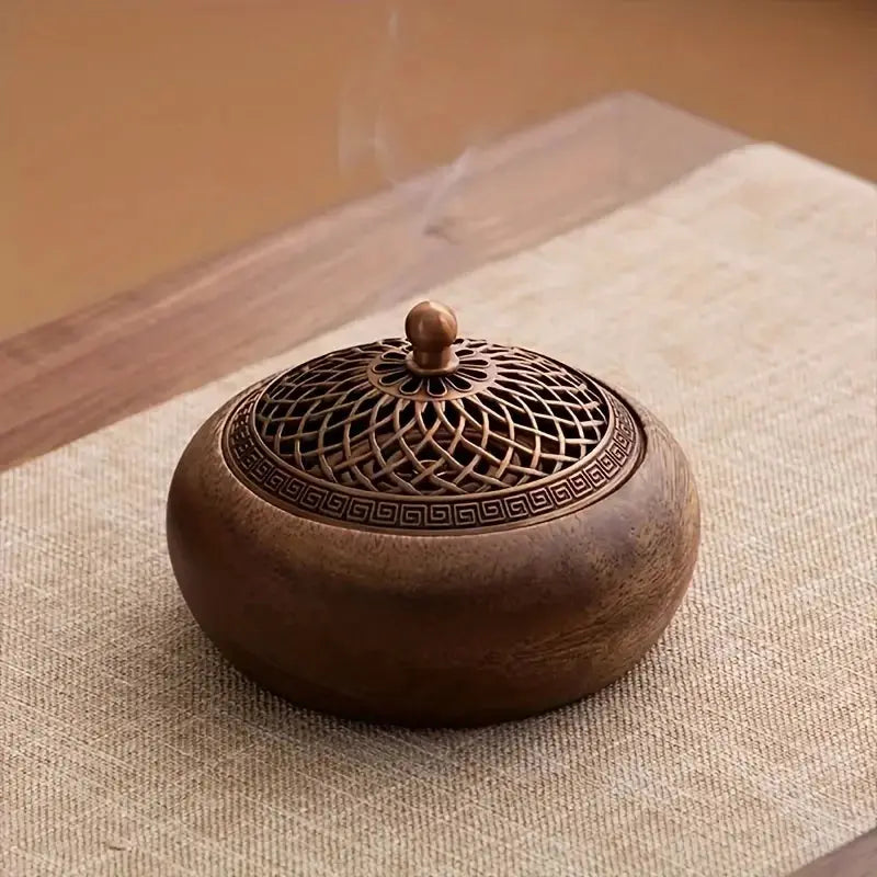 Brûleur d’Encens Artisanal en Bois de Noyer, Élégance Naturelle