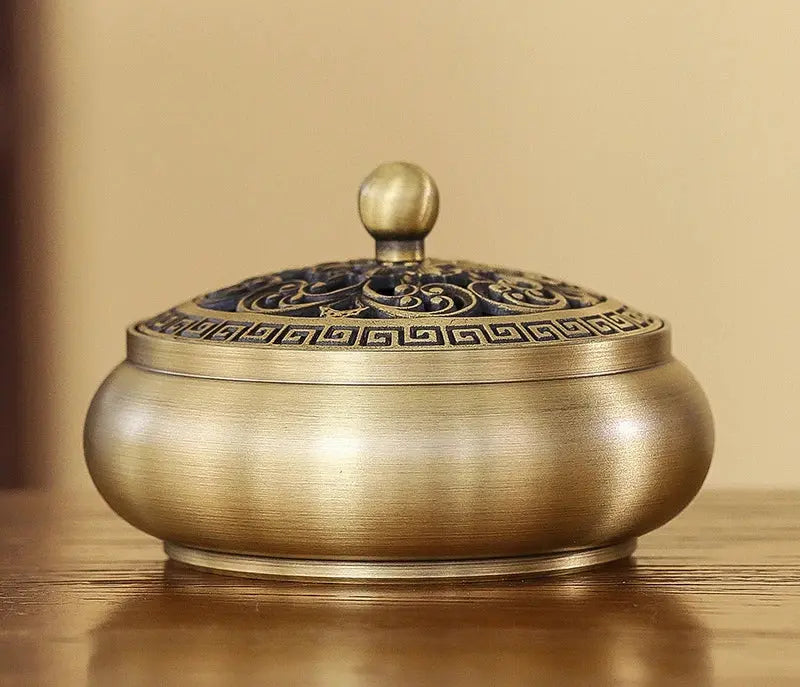 Brûleur d’Encens en Cuivre Patiné, Élégance Intemporelle
