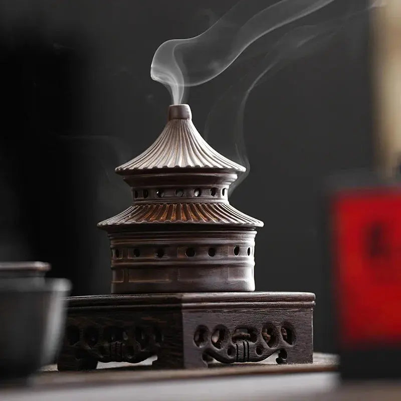 Brûleur d’Encens Pagode en Céramique, Sérénité & Élégance